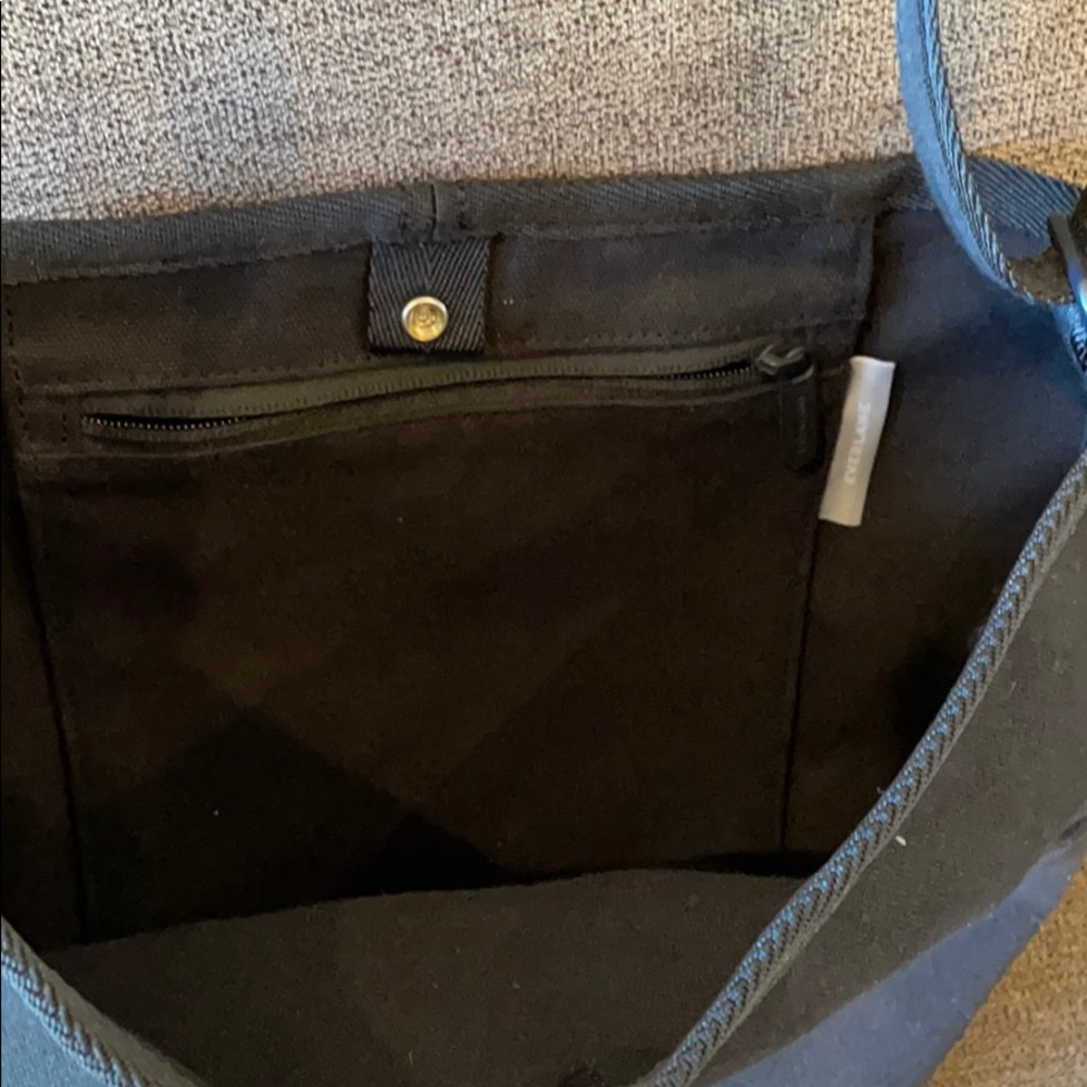 Everlane Black Canvas Shoulder Bag - Picture 2 of 2
